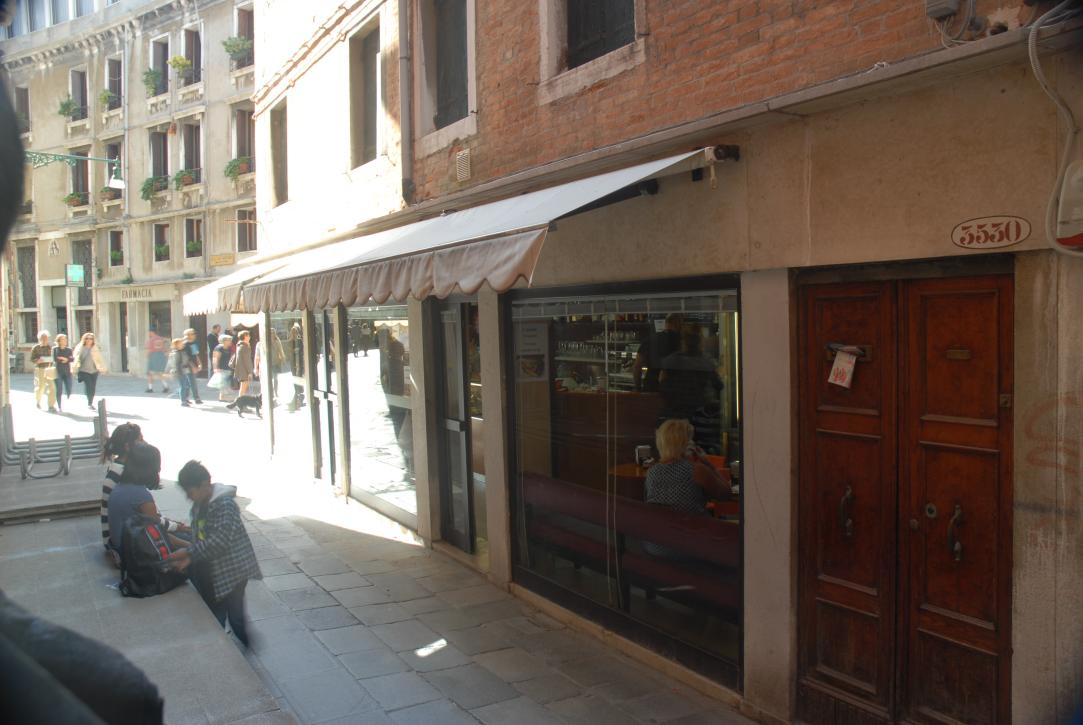 Venezia 2015/Great vegan-friendly restaurant (sandwiches, juices (centrifuga), soy milk ...)/Calle dei Frati 3530 - Calle del Pestrin
