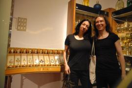 Esthrich and Alexandr beside the Guerlain display at/Museo del Perfume/Passeig de Gràcia, 39