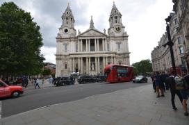 St Paul's Cathedral with red bus
