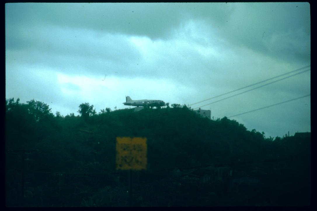 Nicaragua 1992/avion somozista tirado (?)/shot Somoza plane/abgeschossenes Flugzeug der somozistischen Truppen/