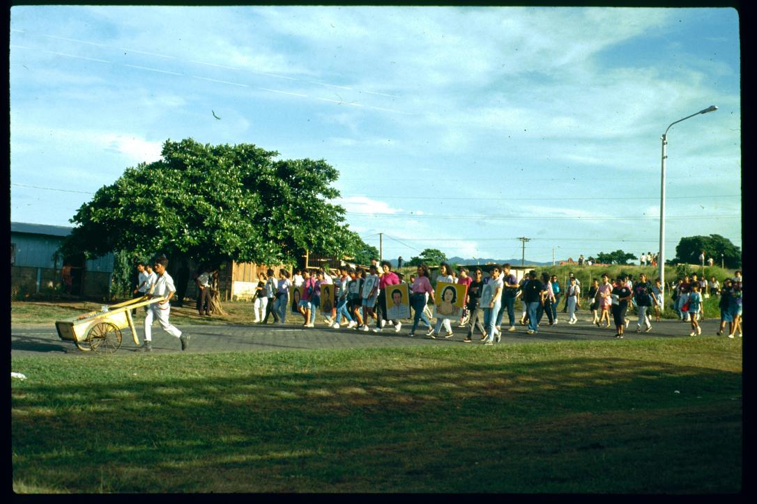 Nicaragua 1992/demonstracion de estudiantes exigiendos mas para la educacion
