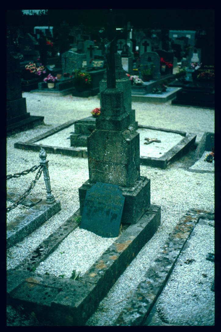 Frankreich/France 1994/Bretagne/Sainte-Anne d'Auray?/cimetière