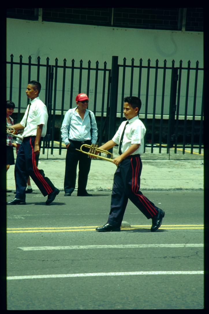 El Salvador 1995/procesión/trompetistas