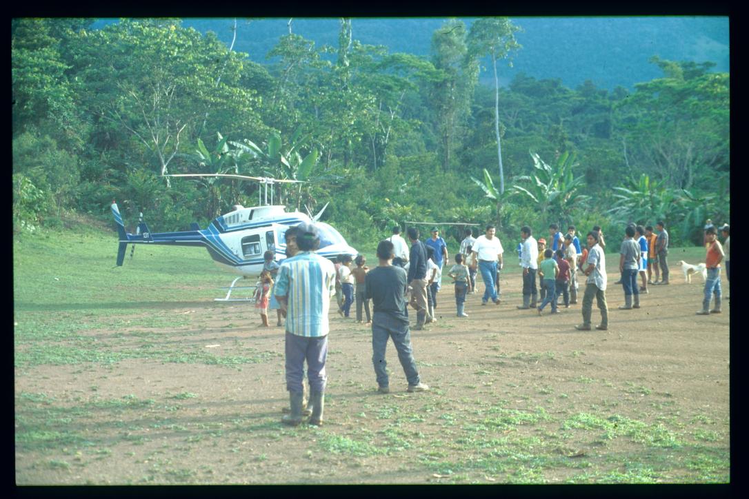 Guatemala 1996/San Juan Ixcán con helicóptero